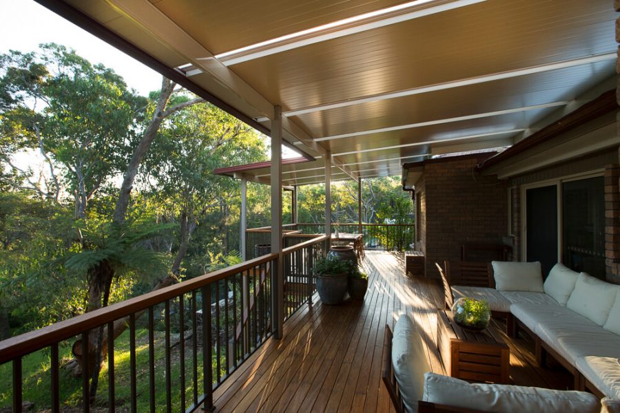 Video What is a good size deck for entertaining? Emanate & Co